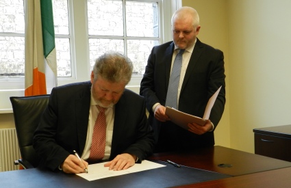 Minister Reilly signs commencement order for the removal of the defence of Reasonable Chastisement