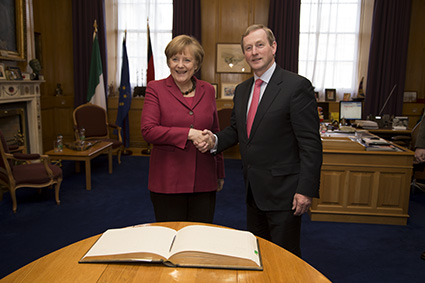 Taoiseach Enda Kenny agus Chancellor Angela Merkel